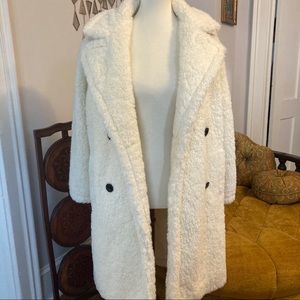 ABERCROMBIE AND FITCH WHITE SHERPA COAT